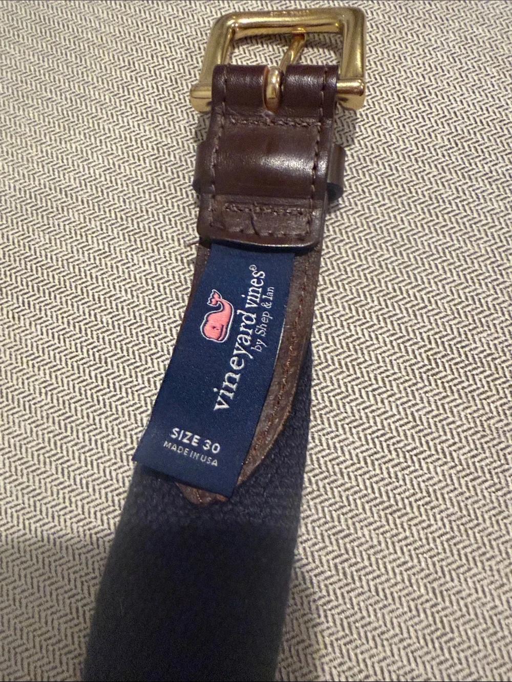 Vineyard Vines Men's Navy golf bag-Patterned Leather-Trim Belt with Brass Buckle